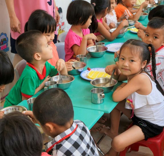 Vietnam Children eating Rise Against Hunger Meals